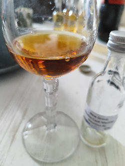 Photo of the rum New Grove Savoir Faire Double Cask Merisier taken from user BjörnNi 🥃