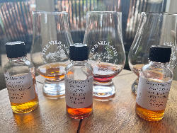 Photo of the rum New Grove Savoir Faire Double Cask Merisier taken from user Serge