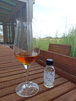 Photo of the rum New Grove Savoir Faire Double Cask Merisier taken from user Boletus