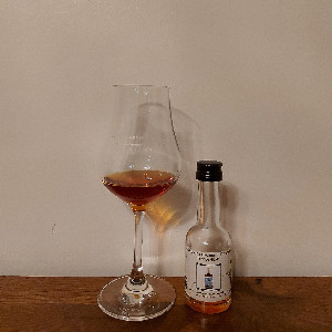 Photo of the rum S.B.S Selected and bottled for Milhade SWR taken from user Maxence