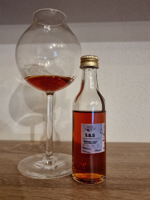 Photo of the rum S.B.S Selected and bottled for Milhade SWR taken from user SaibotZtar 