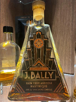 Photo of the rum J. Bally Art Déco #2 taken from user Lot-NAS