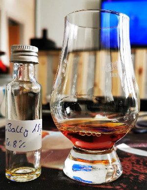 Photo of the rum 2000 taken from user Kevin Sorensen 🇩🇰