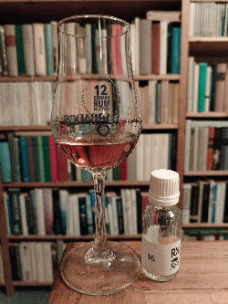 Photo of the rum 21 Years Nassau Valley Cask taken from user Gunnar Böhme "Bauerngaumen" 🤓