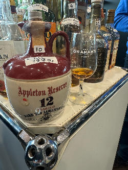 Photo of the rum Appleton Reserve Rare Old Jamaican Rum (Ceramic) taken from user F.L.O.