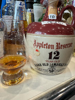 Photo of the rum Appleton Reserve Rare Old Jamaican Rum (Ceramic) taken from user Jarek