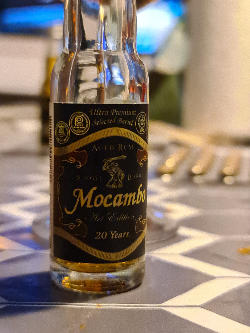 Photo of the rum Mocambo 20 Years Edición de Arte taken from user Steffmaus🇩🇰