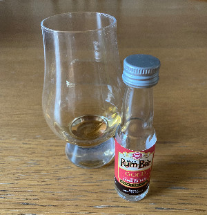Photo of the rum Rum-Bar Gold taken from user Michal S