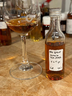 Photo of the rum New Grove Savoir Faire Double Cask Acacia taken from user Johannes