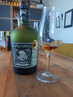 Photo of the rum Diplomático / Botucal Reserva Exclusiva taken from user crazyforgoodbooze