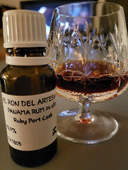 Photo of the rum 24 years Cask Strength taken from user zabo