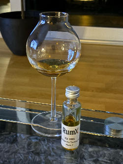 Photo of the rum Rum Artesanal Fiji Rum taken from user Mirco