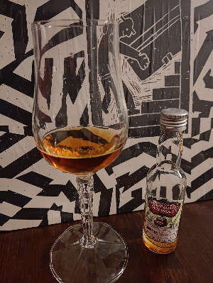 Photo of the rum Mauritius (Perola) taken from user BjörnNi 🥃