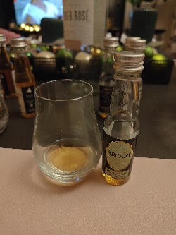 Photo of the rum Arcane Delicatissime Grand Gold taken from user Schnapsschuesse