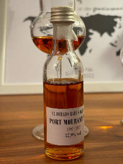 Photo of the rum El Dorado Rare Collection PM taken from user Tschusikowsky