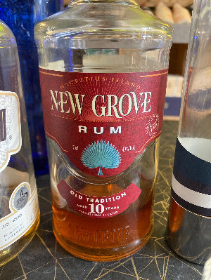 Photo of the rum New Grove Old Tradition 10 taken from user TheRhumhoe