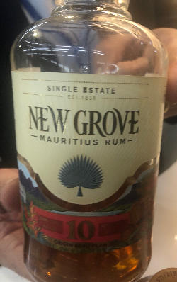 Photo of the rum New Grove Old Tradition 10 taken from user cigares 