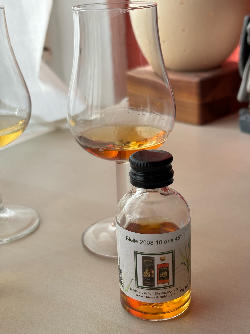 Photo of the rum 10 ans d’âge taken from user Tschusikowsky