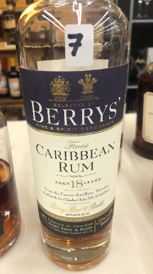 Photo of the rum Finest Caribbean Rum taken from user cigares 