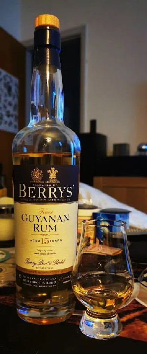 Photo of the rum Finest Guyanan Rum taken from user Kevin Sorensen 🇩🇰