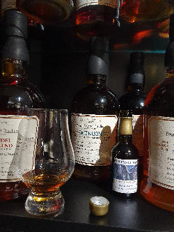 Photo of the rum Exceptional Cask Selection V Criterion taken from user Aussierumfan