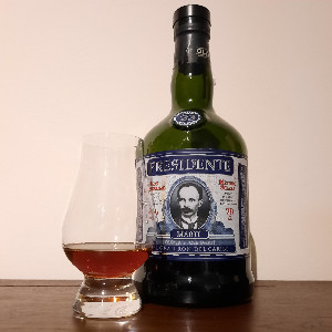 Photo of the rum Presidente Marti 23 Años taken from user Werner10