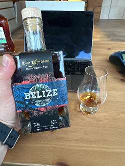 Photo of the rum #003 taken from user Filip Šikula