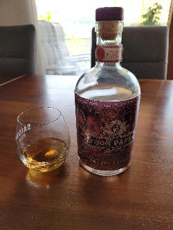 Photo of the rum Don Papa Sherry Cask taken from user LukaŽiga