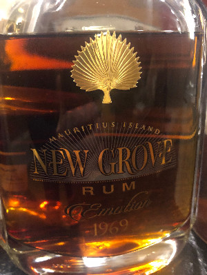 Photo of the rum New Grove Emotion taken from user cigares 