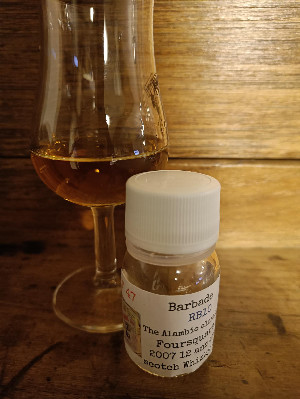 Photo of the rum Rare Single Cask Rum taken from user Vincent D