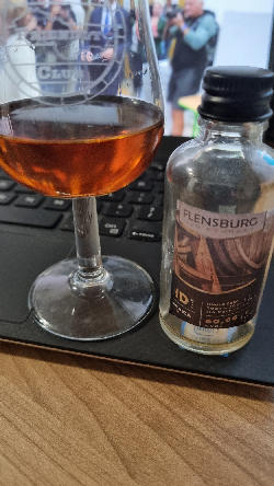 Photo of the rum Flensburg Rum Company Jamaica Rum HD C<>H taken from user Martin Švojgr