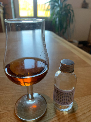 Photo of the rum Swell & Co. Co-bottling series #4 ITP taken from user alex