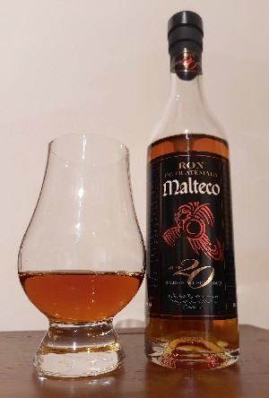 Photo of the rum Malteco 20 Years - Reserva Del Fundador taken from user Werner10