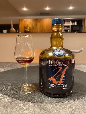 Photo of the rum El Dorado 21 Vintage taken from user Jarek