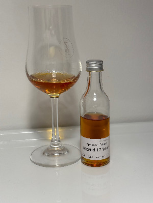 Photo of the rum Legend taken from user Johannes