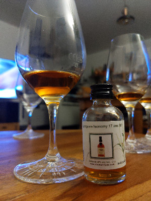 Photo of the rum Exceptional Cask Selection XX Isonomy taken from user crazyforgoodbooze