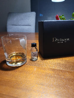 Photo of the rum Dictador XO Perpetual / Aurum taken from user LukaŽiga