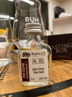 Photo of the rum Jules Verne Rum Gold taken from user primus