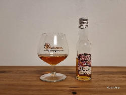 Photo of the rum Reunion (Bottled for Denmark) taken from user SaibotZtar 