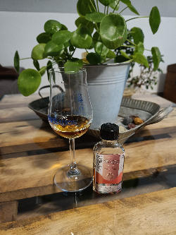 Photo of the rum New Grove Savoir Faire Single Cask taken from user Tim 