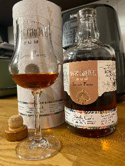 Photo of the rum New Grove Savoir Faire Single Cask taken from user Santo 