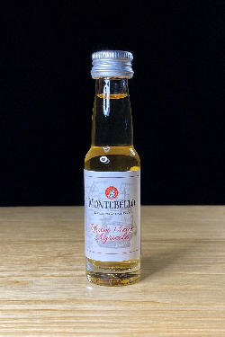 Photo of the rum  taken from user Lutz Lungershausen 