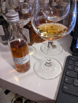 Photo of the rum Brut de Fût (Sélection V&B) taken from user Artur Schönhütte