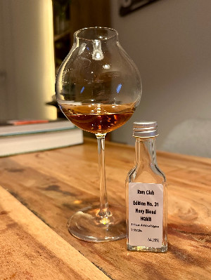Photo of the rum Rumclub Private Selection Ed. 31 (Navy Blend Rum HQNB) taken from user Oliver