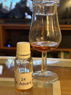 Photo of the rum Rumclub Private Selection Ed. 31 (Navy Blend Rum HQNB) taken from user Tschusikowsky