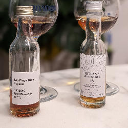 Photo of the rum Two Flags Rum taken from user lukasdrinkinghabits