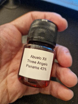 Photo of the rum Ron Abuelo Añejo XII Años (Three Angels) taken from user Pavel Spacek