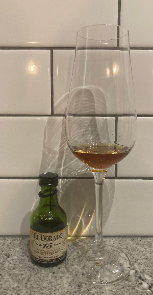 Photo of the rum El Dorado 15 (2020 Release) taken from user HenryL