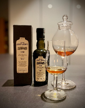 Photo of the rum Sélection exclusive Velier taken from user Jakob