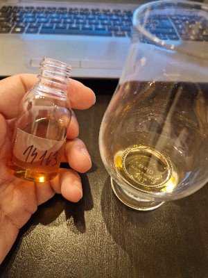 Photo of the rum Wild Series Rum No. 37 (Bottled for whisky.dk) taken from user Pavel Spacek